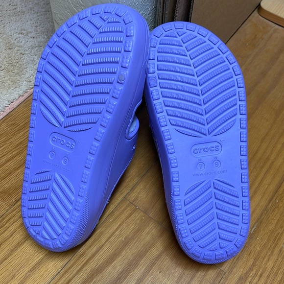 COPY - NWT Crocs Classic Cozy Sandal in Purple - Picture 2 of 4